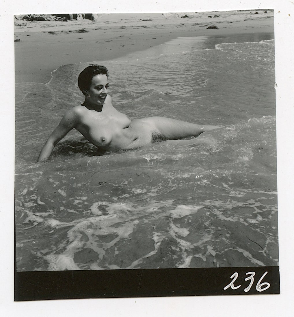 ANDRÉ DE DIENES Vintage Photo 1950s-1960s Nude Study: The provenance of this photo is from the archives of notable photographer André de Dienes. The dimensions are Approx. 2.75" x 2.75" (small variances can occur). This black and white gelatin photo was