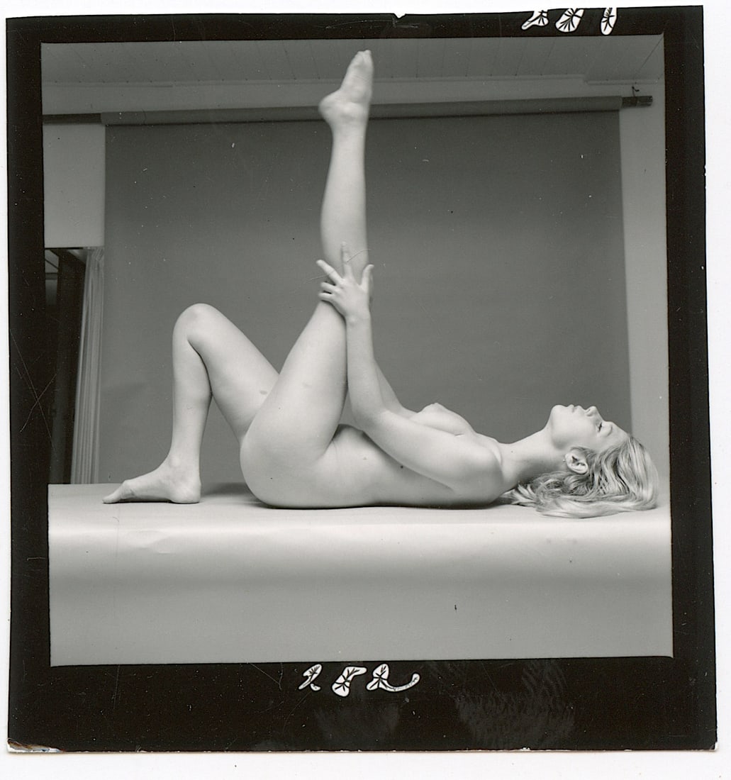 ANDRÉ DE DIENES Vintage Photo 1950s-1960s Nude Study: The provenance of this photo is from the archives of notable photographer André de Dienes. The dimensions are Approx. 2.75" x 2.75" (small variances can occur). This black and white gelatin photo was