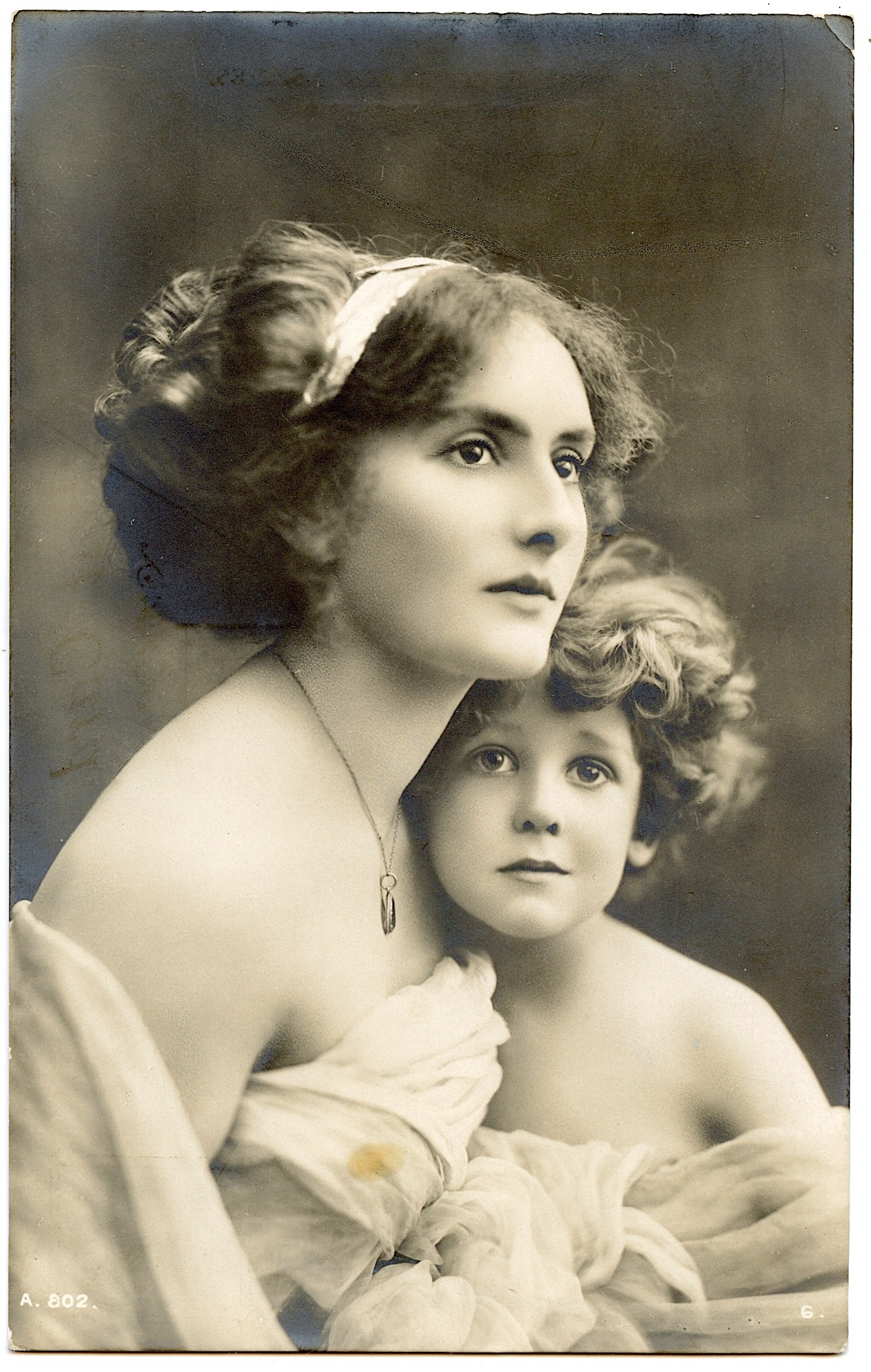 Antique Rare Postcard Photo Art Deco Mother & Child: Provenance from a PBC Collector. We have included quality scans to show it's actual condition. The dimensions of an antique postcard are Approx. 5.5"x 3.5" (small variances can occur). This lot is loc