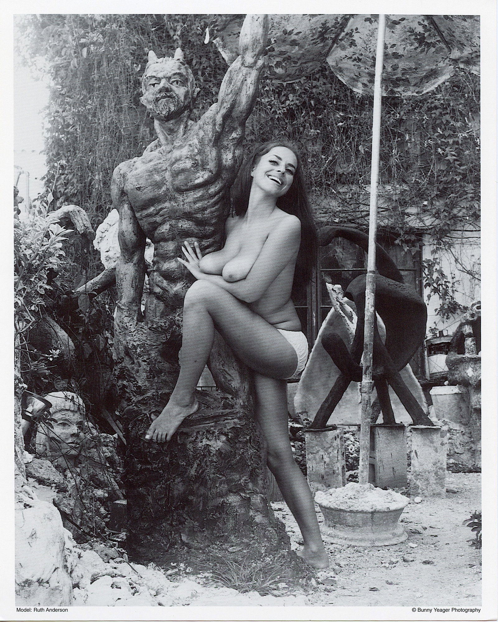 Original American Pin-Up Litho by BUNNY YEAGER: This lot is coming from Bunny Yeager's estate/archives. Linnea Eleanor "Bunny" Yeager (March 13, 1929 - May 24, 2014) was an American photographer and pin-up model. She met Bettie Page in 1954, and to