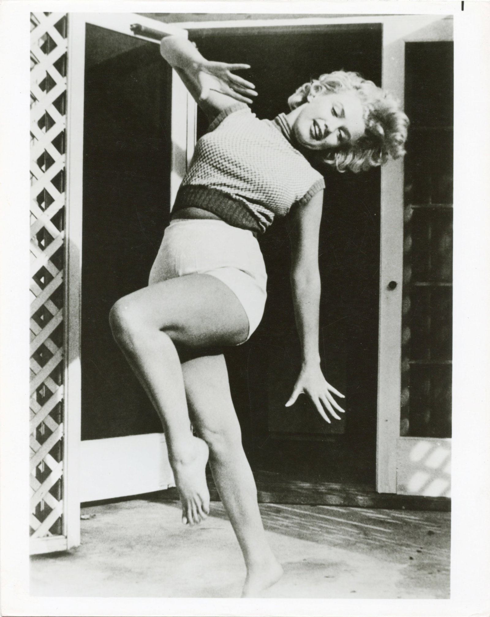 Vintage Gelatin Photo MARILYN MONROE: The provenance is from the estate of a collector in RI. The dimensions of this photo are Approx.8" x 10" (small variances can occur). We have provided quality scans to show it's actual condition. This