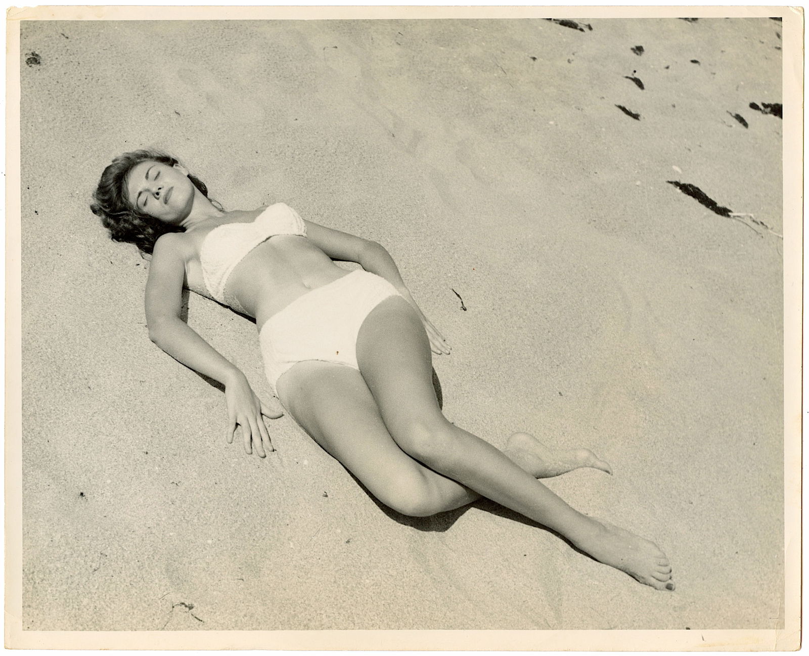 Vintage Original Photo Pin-Up Model BUNNY YEAGER Archives: This lot is coming from Bunny Yeager's estate/archives. Linnea Eleanor "Bunny" Yeager (March 13, 1929 - May 24, 2014) was an American photographer and pin-up model. She met Bettie Page in 1954, and to
