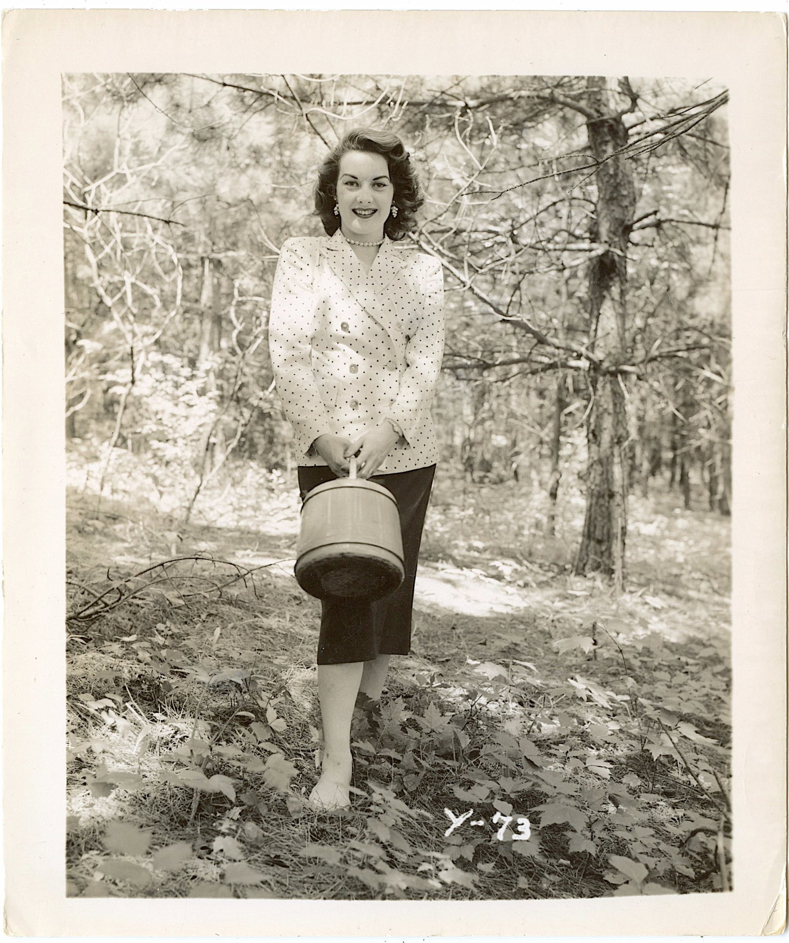 Vintage Original Pin Up Photo 1950s Artistic Nude: The provenance is from the estate of a collector in RI. The dimensions of this photo are Approx. 5" x 4" (small variances can occur). We have provided quality scans to show it's actual condition. This
