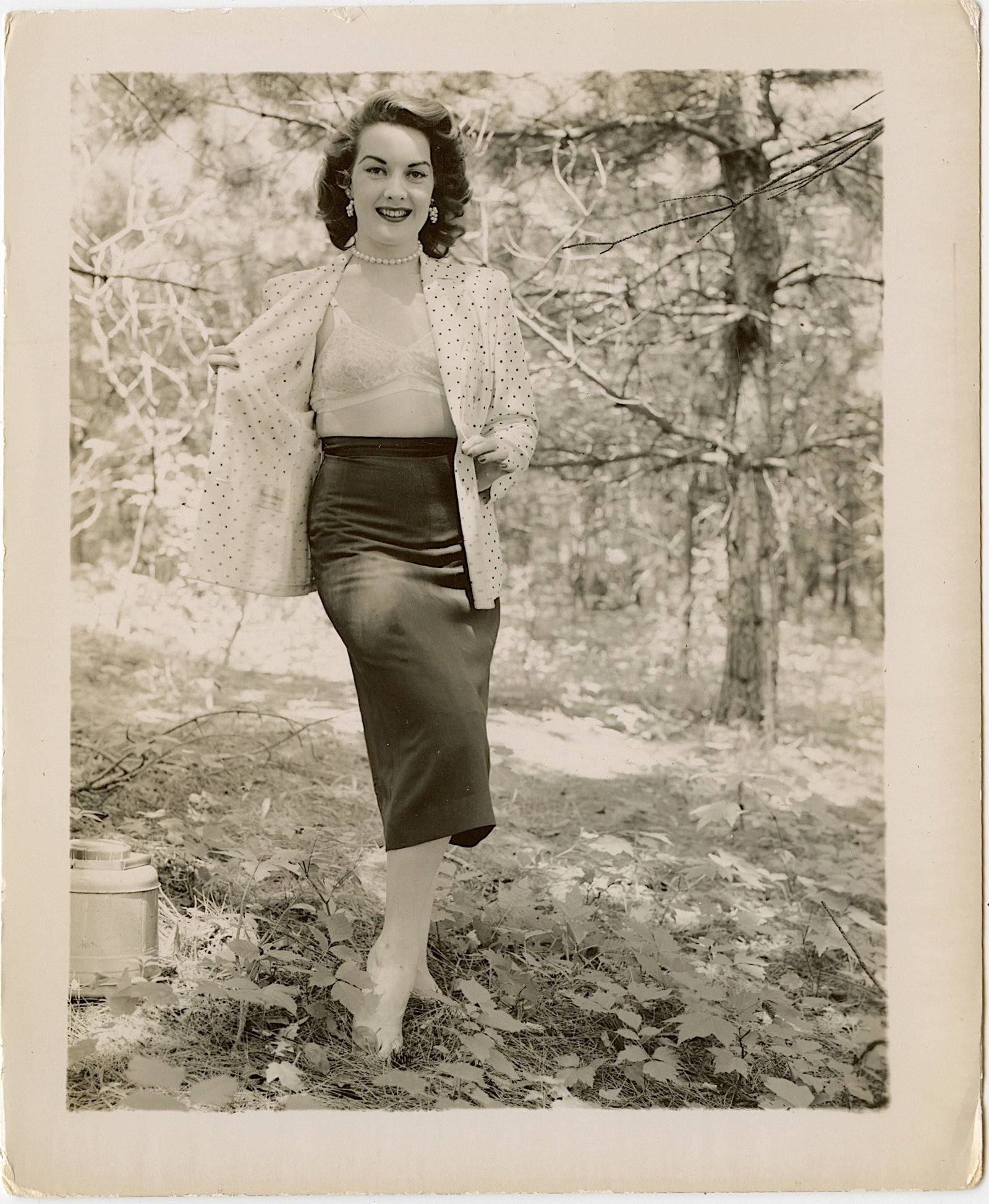 Vintage Original Pin Up Photo 1950s Artistic Nude: The provenance is from the estate of a collector in RI. The dimensions of this photo are Approx. 5" x 4" (small variances can occur). We have provided quality scans to show it's actual condition. This