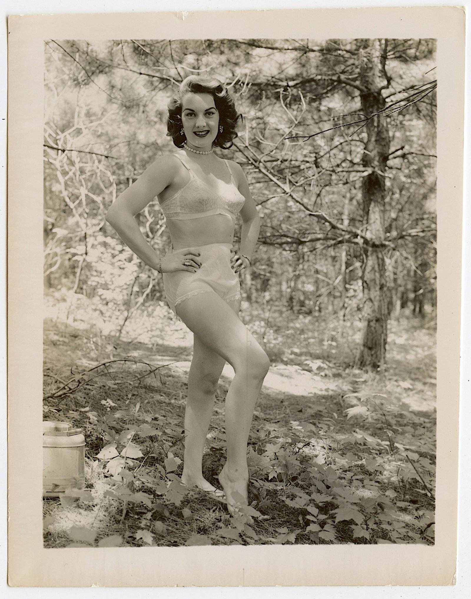 Vintage Original Pin Up Photo 1950s Artistic Nude: The provenance is from the estate of a collector in RI. The dimensions of this photo are Approx. 5" x 4" (small variances can occur). We have provided quality scans to show it's actual condition. This