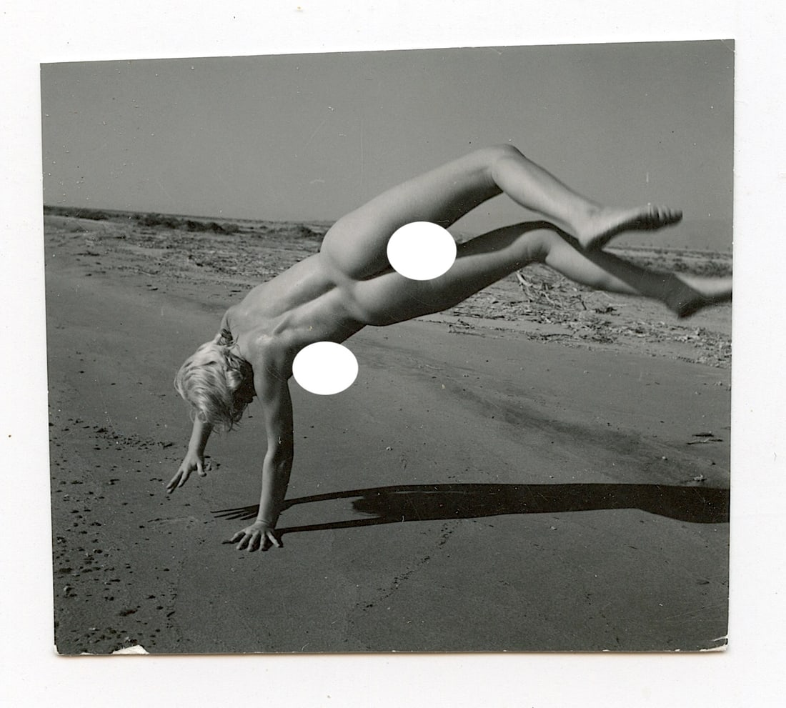 ANDRÉ DE DIENES Vintage Photo 1950s-1960s Nude Study: The provenance of this photo is from the archives of notable photographer André de Dienes. The dimensions are Approx. 2.75" x 2.75" (small variances can occur). This black and white gelatin photo was
