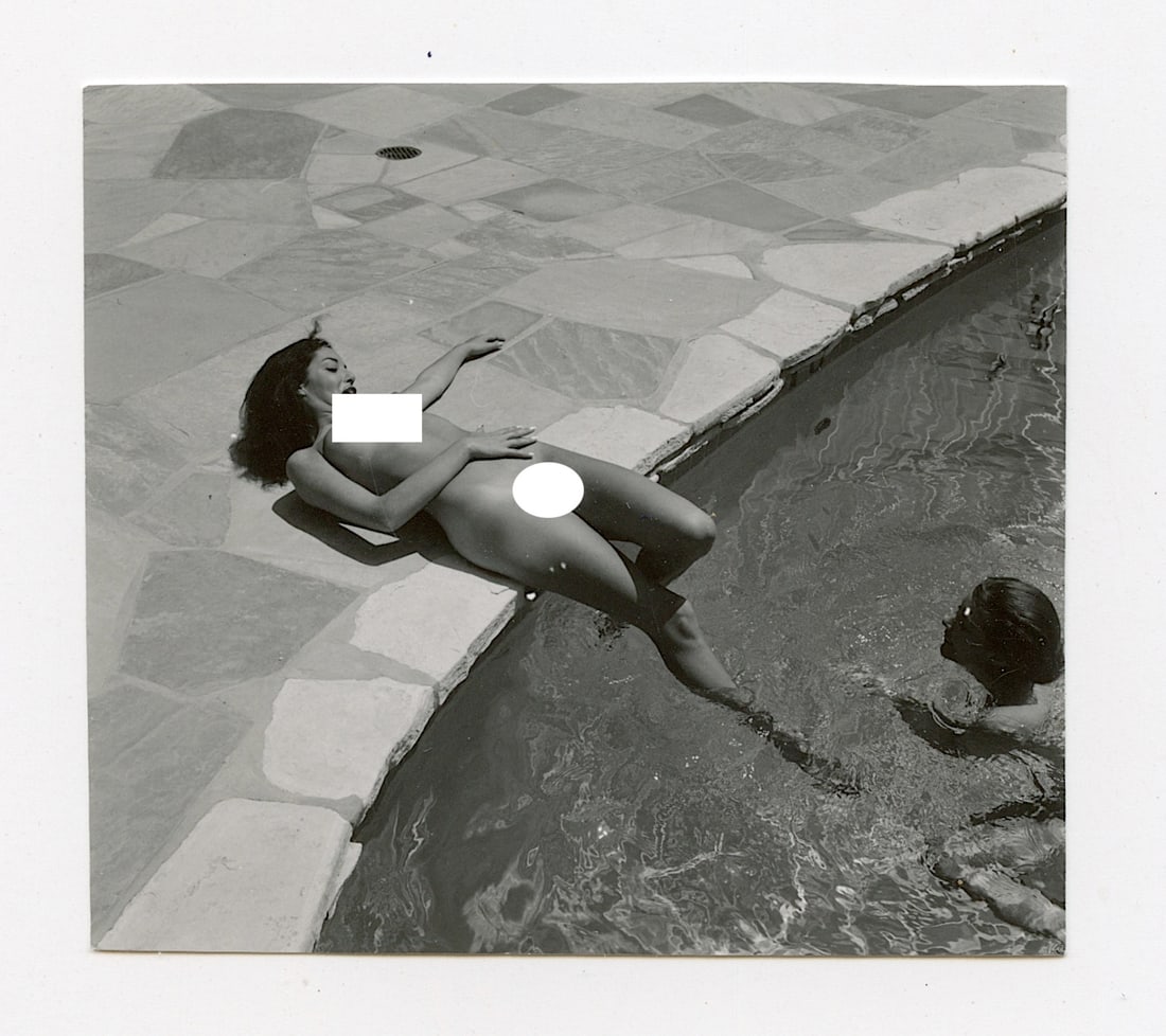 ANDRÉ DE DIENES Vintage Photo 1950s-1960s Nude Study: The provenance of this photo is from the archives of notable photographer André de Dienes. The dimensions are Approx. 2.75" x 2.75" (small variances can occur). This black and white gelatin photo was