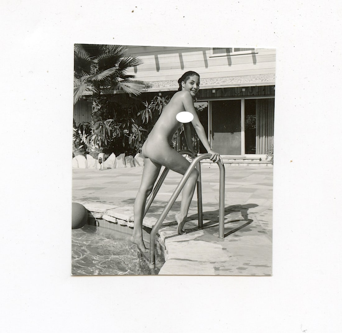 ANDRÉ DE DIENES Vintage Photo 1950s-1960s Nude Study: The provenance of this photo is from the archives of notable photographer André de Dienes. The dimensions are Approx. 2.75" x 2.75" (small variances can occur). This black and white gelatin photo was