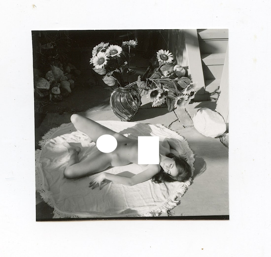 ANDRÉ DE DIENES Vintage Photo 1950s-1960s Nude Study: The provenance of this photo is from the archives of notable photographer André de Dienes. The dimensions are Approx. 2.75" x 2.75" (small variances can occur). This black and white gelatin photo was