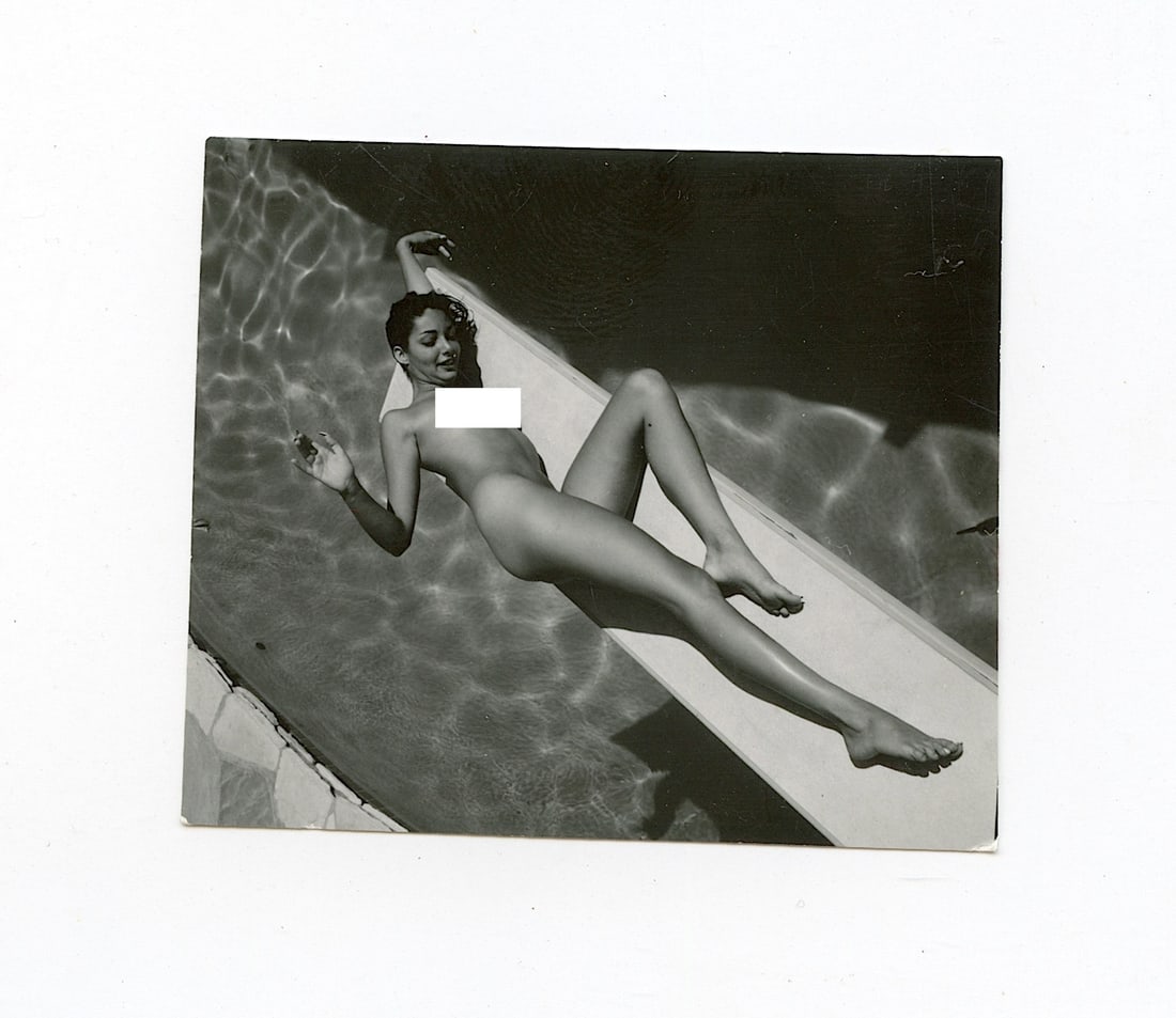 ANDRÉ DE DIENES Vintage Photo 1950s-1960s Nude Study: The provenance of this photo is from the archives of notable photographer André de Dienes. The dimensions are Approx. 2.75" x 2.75" (small variances can occur). This black and white gelatin photo was