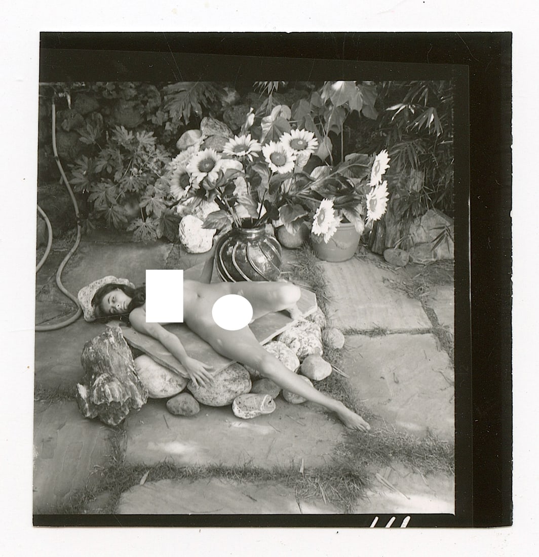 ANDRÉ DE DIENES Vintage Photo 1950s-1960s Nude Study: The provenance of this photo is from the archives of notable photographer André de Dienes. The dimensions are Approx. 2.75" x 2.75" (small variances can occur). This black and white gelatin photo was
