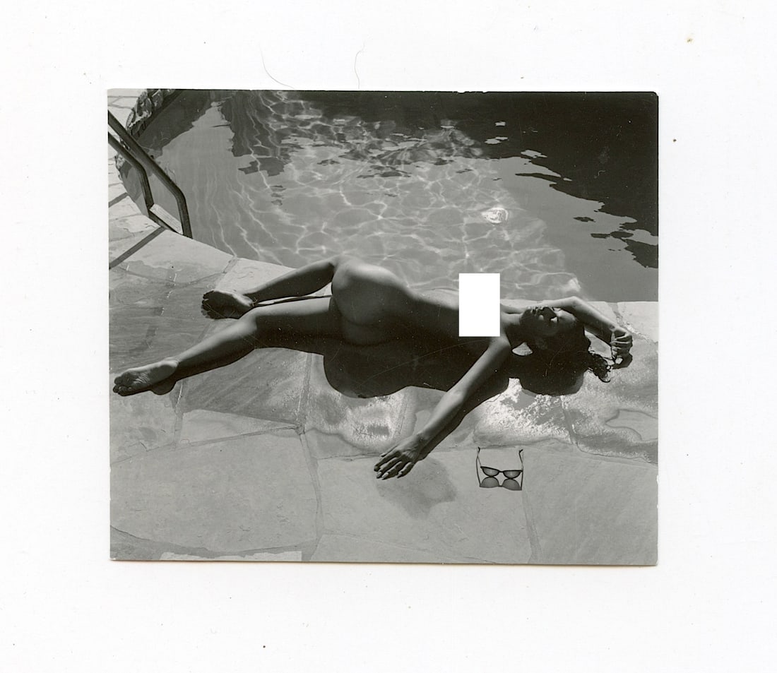ANDRÉ DE DIENES Vintage Photo 1950s-1960s Nude Study: The provenance of this photo is from the archives of notable photographer André de Dienes. The dimensions are Approx. 2.75" x 2.75" (small variances can occur). This black and white gelatin photo was