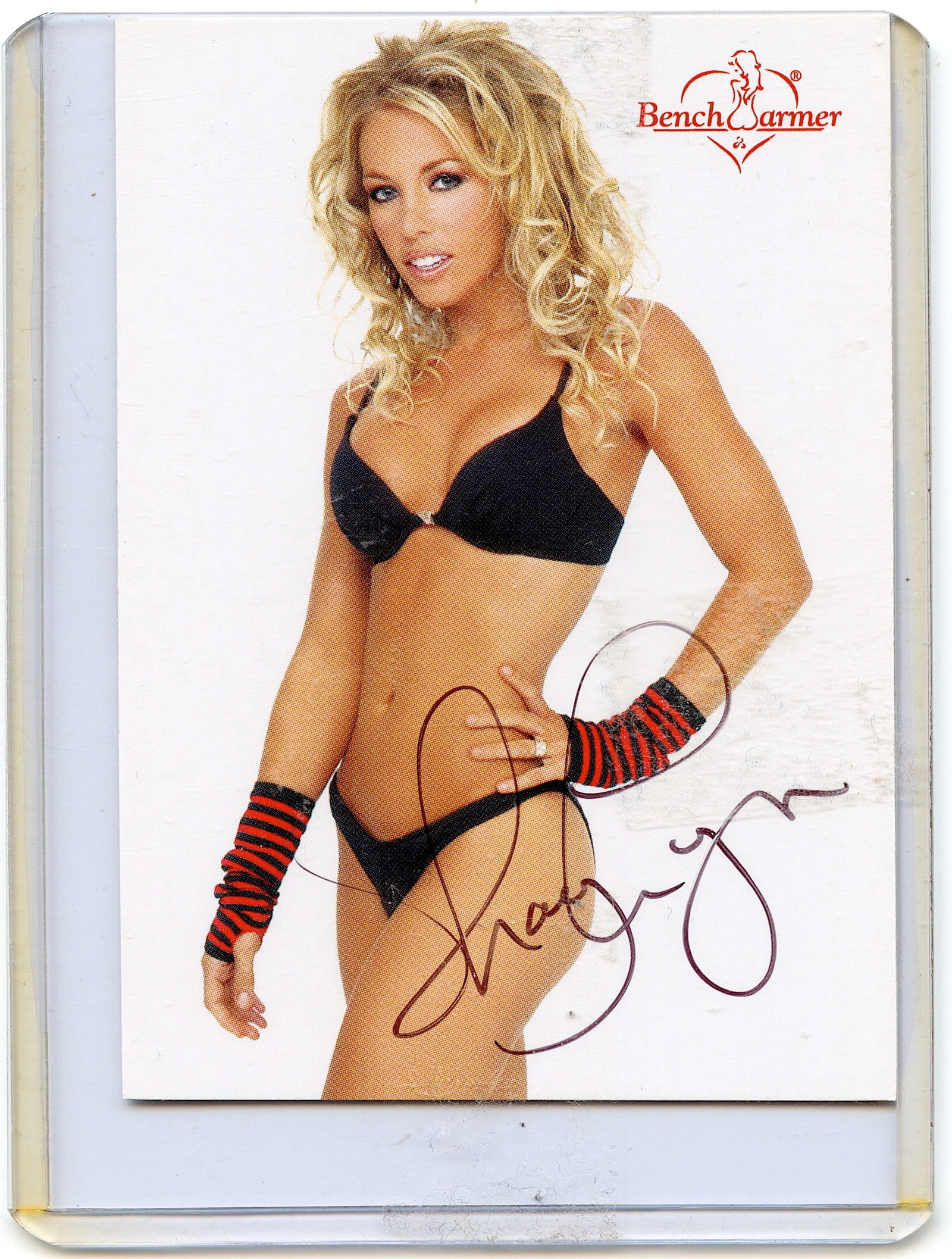 SHAY VEASY #213 2003 Bench Warmer Signed: This lot is coming from the estate of a photographer in LA. We have included a quality scan to show it's actual condition. This lot is located in Boca Raton, Fl and its shipment will be made directly 