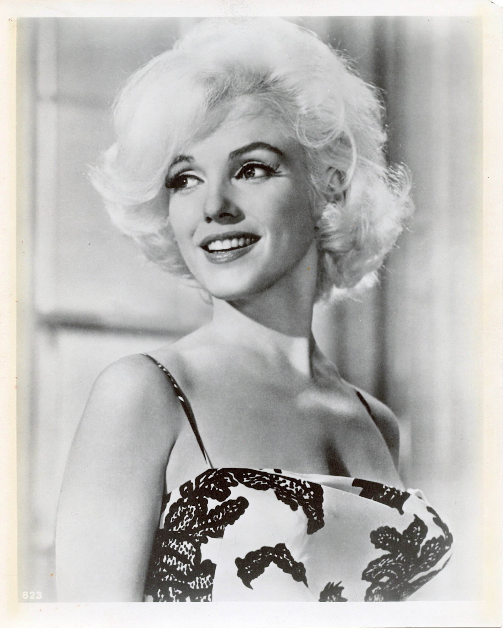 Vintage Photo Pin Up Model Marilyn Monroe 10" x 8" (1 of 2)