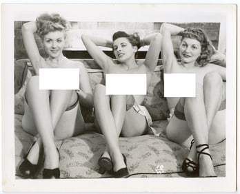 Vintage 1940s Photograph Pin Up Female Nude Model(s) 4" x 5.25"