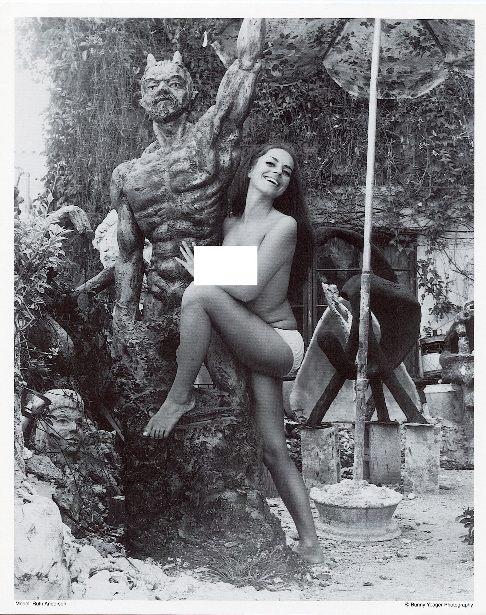 BUNNY YEAGER Vintage Pin Up Litho Model RUTH ANDERSON: This lot is coming from Bunny Yeager's estate/archives. Linnea Eleanor "Bunny" Yeager (March 13, 1929 - May 24, 2014) was an American photographer and pin-up model. She met Bettie Page in 1954, and to