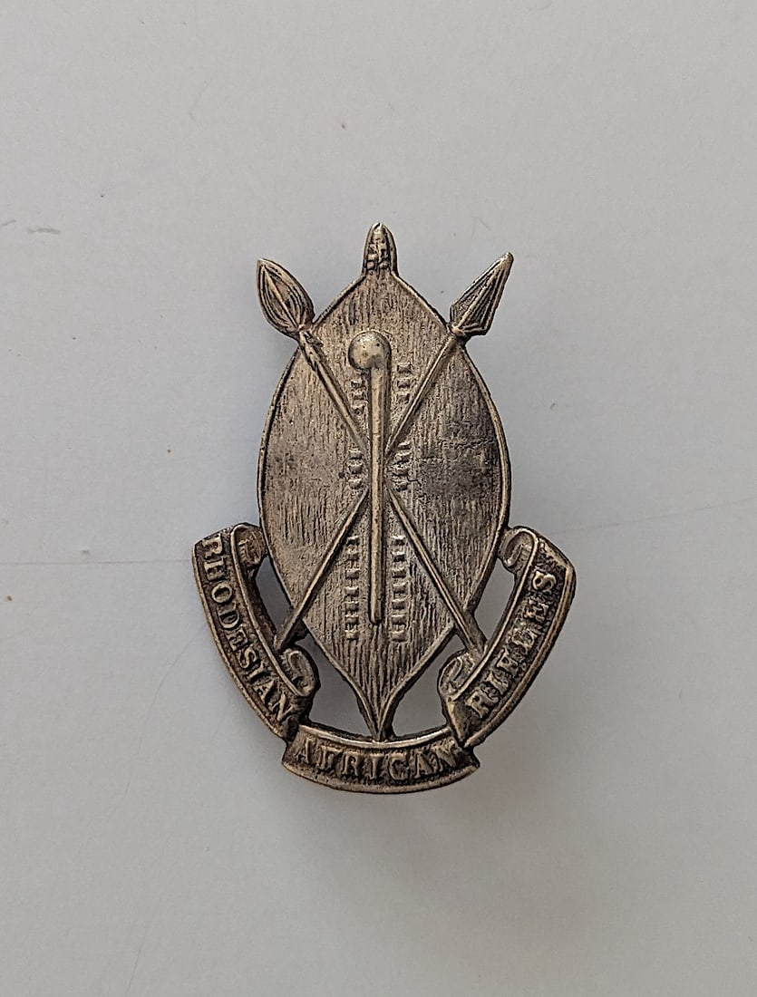 Rhodesian African Rifles Officers Cap Badge (1 of 2)