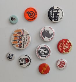 Set 11 Vintage Buttons Collectibles
