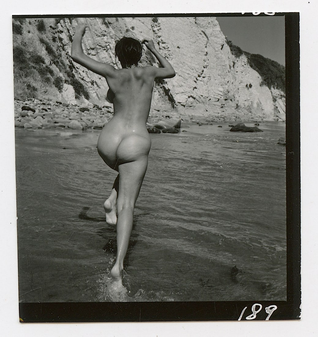 ANDRÉ DE DIENES Vintage Photo 1950s - 1960s Artistic Nude Study: The provenance of this photo is from the archives of notable photographer André de Dienes. The dimensions are Approx. 2.75" x 2.5" (small variances can occur). This black and white gelatin photo was