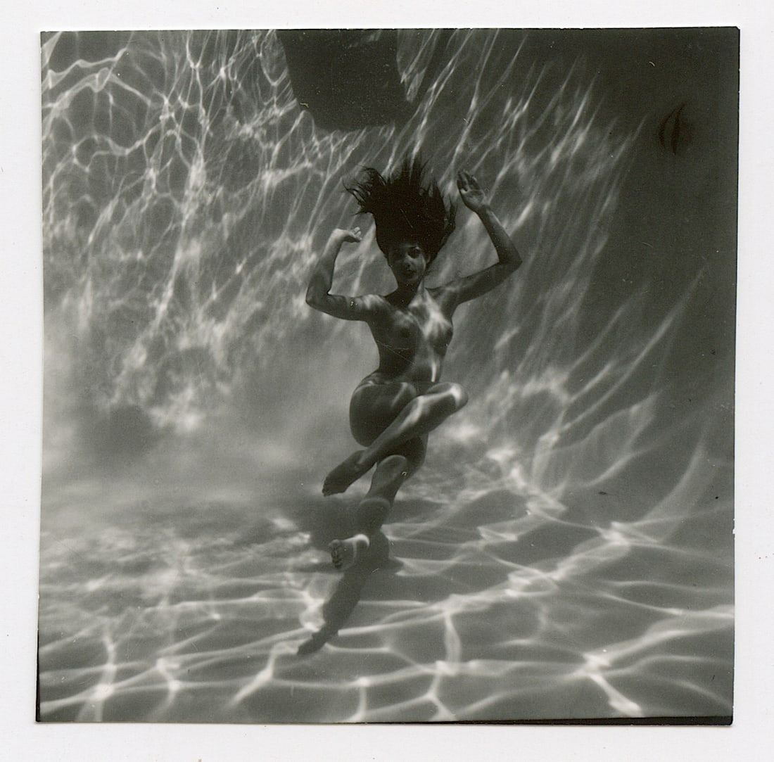ANDRÉ DE DIENES Vintage Photo 1950s - 1960s Artistic Nude Study: The provenance of this photo is from the archives of notable photographer André de Dienes. The dimensions are Approx. 2.75" x 2.5" (small variances can occur). This black and white gelatin photo was