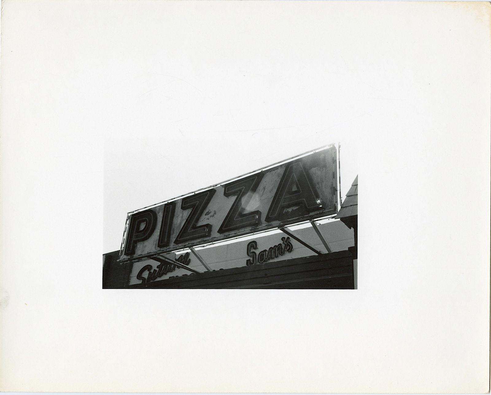 Authentic Vintage American Photo Post War - Subjective Style: Post-World War II art photography saw a shift from documentary to more personal and subjective styles, with photographers like Robert Frank and Garry Winogrand exploring urban environments and social