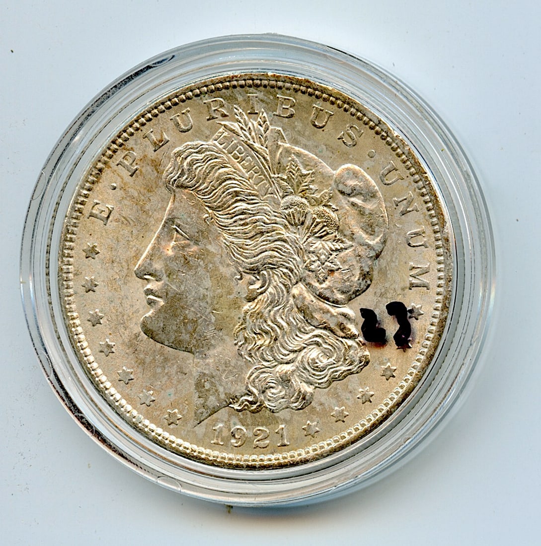 1921 Morgan Silver Dollar Collectors US$1: Provenance from a deceased Collector in South Florida. We have included quality images to show it's actual condition. This lot is located in Boca Raton, Fl and its shipment will be made directly by Ar