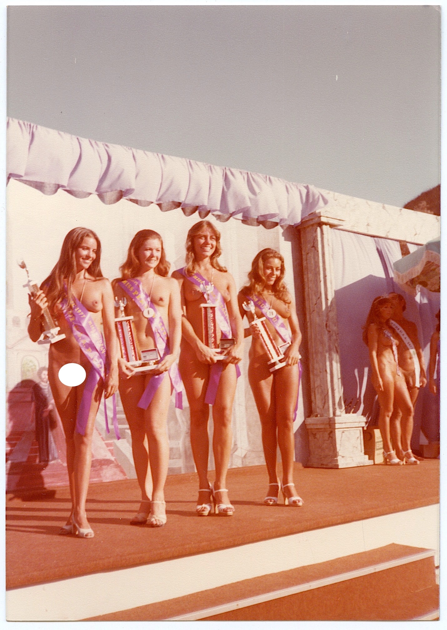 Vintage 1970s American Naturalism Nudism Female Model 4.5" x 3.5": This lot is coming from the estate of a collector in RI. We have included a quality scan to show it's actual condition. This lot is located in Boca Raton, Fl and its shipment will be made directly by 