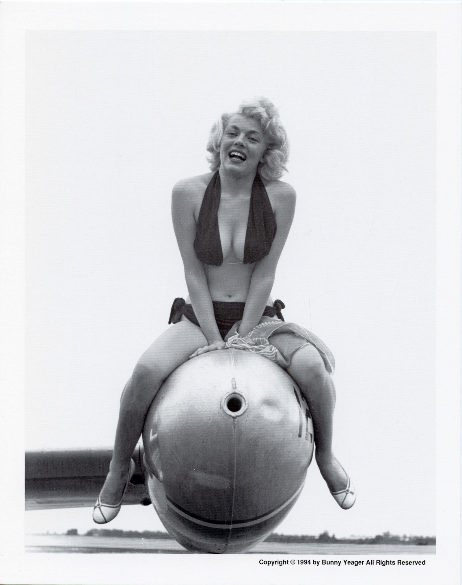 BUNNY YEAGER Vintage Pin Up Litho Model MARIA STINGER: This lot is coming from Bunny Yeager's estate/archives. Linnea Eleanor "Bunny" Yeager (March 13, 1929 - May 24, 2014) was an American photographer and pin-up model. She met Bettie Page in 1954, and to