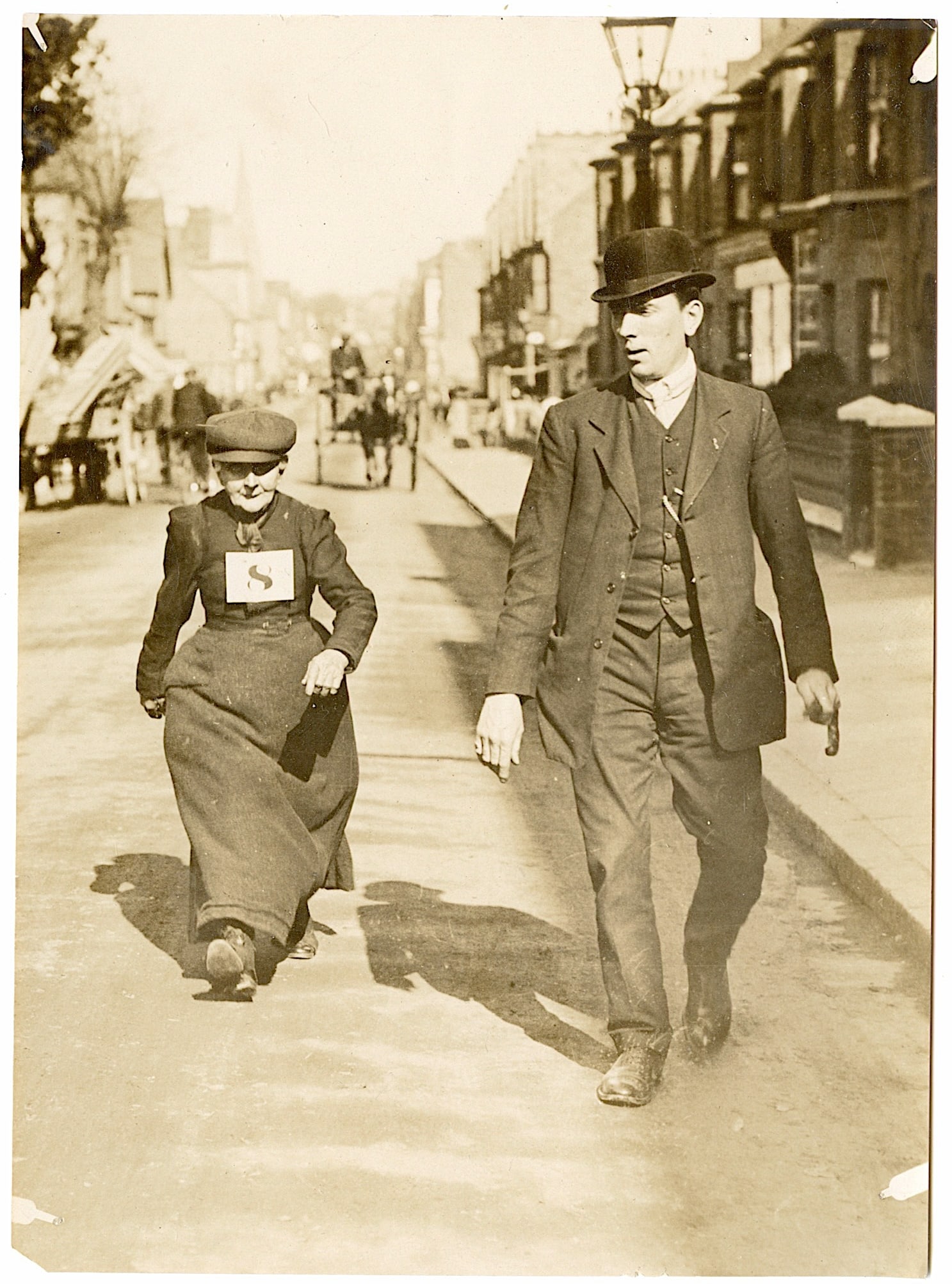Historical Photo Mrs Harden Walking 8 Miles 6.5" x 4.75" by Forbin: Provenance from a deceased Collector in South Florida. We have included quality images to show it's actual condition. This lot is located in Boca Raton, Fl and its shipment will be made directly by Ar