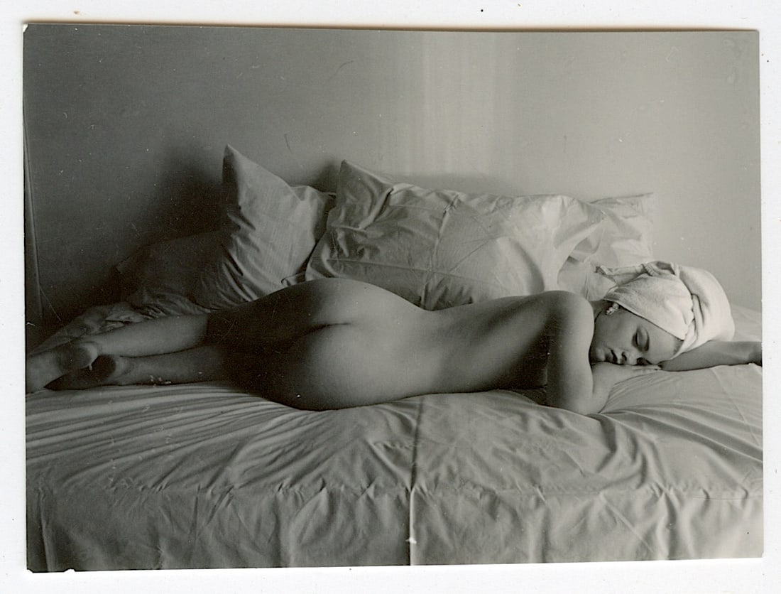 ANDRÉ DE DIENES Vintage Photo 1950s-1960s Nude Study: The provenance of this photo is from the archives of notable photographer André de Dienes.The dimensions are Approx. 2.75" x 2.75" (small variances can occur). This black and white gelatin photo was 