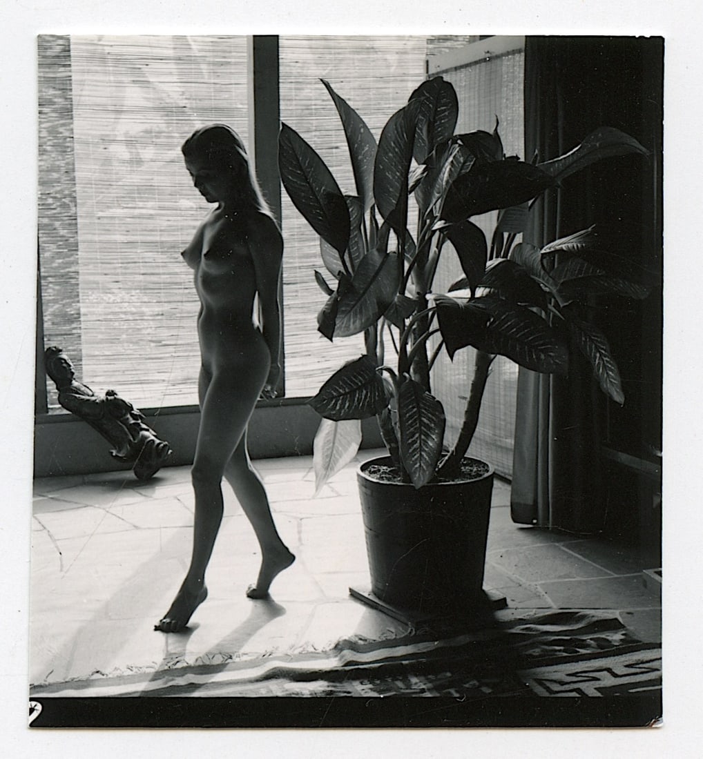 ANDRÉ DE DIENES Vintage Photo 1950s-1960s Nude Study: The provenance of this photo is from the archives of notable photographer André de Dienes.The dimensions are Approx. 2.75" x 2.75" (small variances can occur). This black and white gelatin photo was 