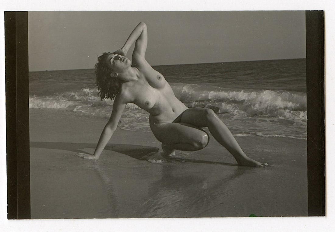 ANDRÉ DE DIENES Vintage Photo 1950s-1960s Nude Study: The provenance of this photo is from the archives of notable photographer André de Dienes.The dimensions are Approx. 2.75" x 2.75" (small variances can occur). This black and white gelatin photo was 