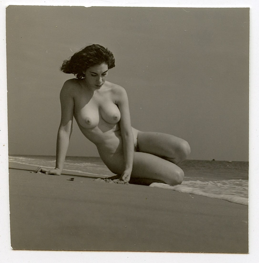 ANDRÉ DE DIENES Vintage Photo 1950s-1960s Nude Study: The provenance of this photo is from the archives of notable photographer André de Dienes.The dimensions are Approx. 2.75" x 2.75" (small variances can occur). This black and white gelatin photo was 