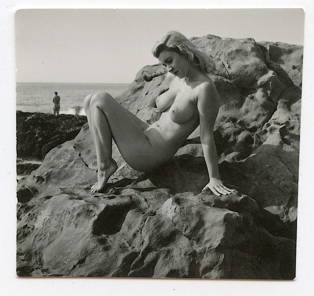 ANDRÉ DE DIENES Vintage Photo 1950s-1960s Nude Study: The provenance of this photo is from the archives of notable photographer André de Dienes.The dimensions are Approx. 2.75" x 2.75" (small variances can occur). This black and white gelatin photo was 