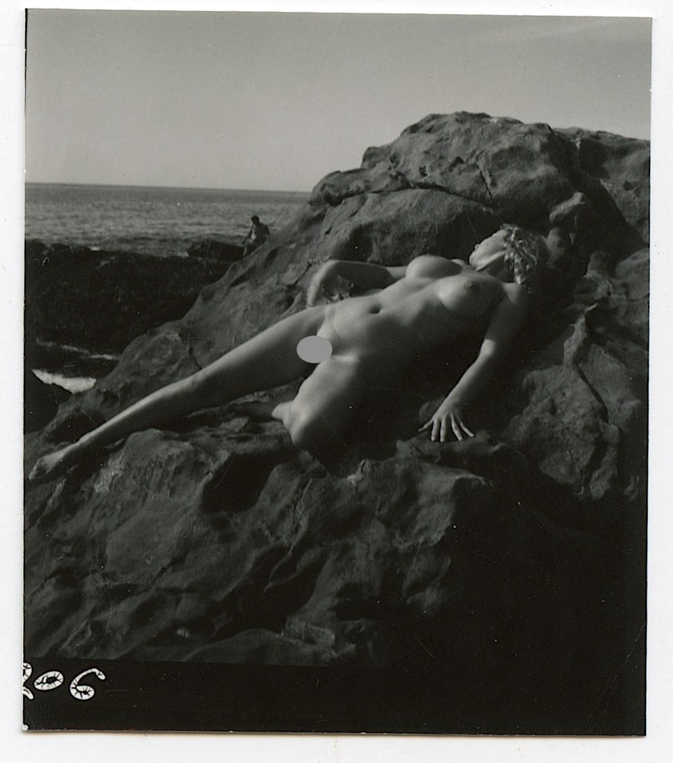 ANDRÉ DE DIENES Vintage Photo 1950s-1960s Nude Study: The provenance of this photo is from the archives of notable photographer André de Dienes.The dimensions are Approx. 2.75" x 2.75" (small variances can occur). This black and white gelatin photo was 