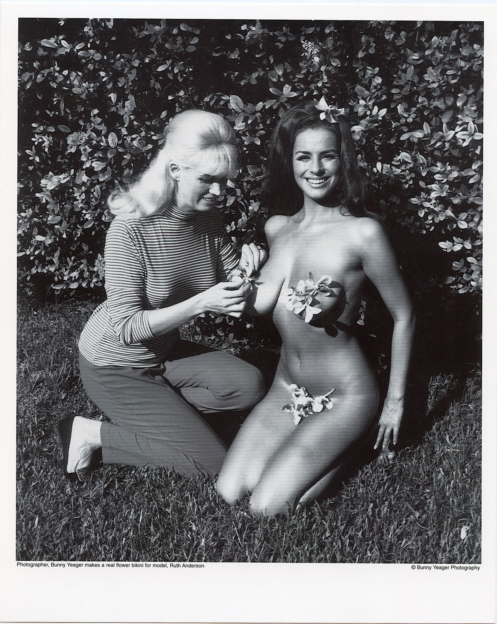 BUNNY YEAGER Vintage Pin Up Litho Model RUTH ANDERSON: This lot is coming from Bunny Yeager's estate/archives. Linnea Eleanor "Bunny" Yeager (March 13, 1929 - May 24, 2014) was an American photographer and pin-up model. She met Bettie Page in 1954, and to