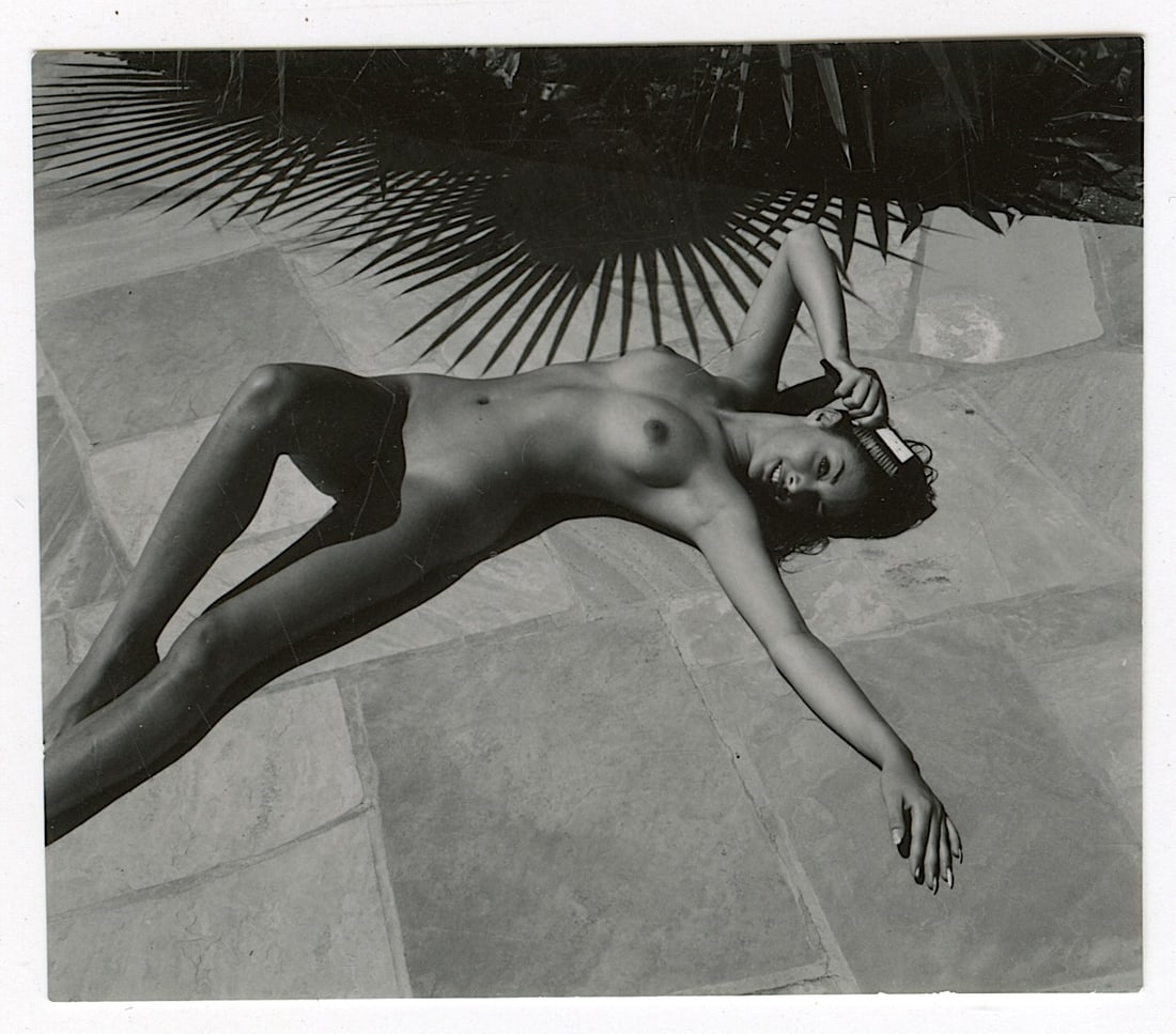 ANDRÉ DE DIENES Vintage Photo 1950s-1960s Nude Study: The provenance of this photo is from the archives of notable photographer André de Dienes.The dimensions are Approx. 2.75" x 2.75" (small variances can occur). This black and white gelatin photo was 