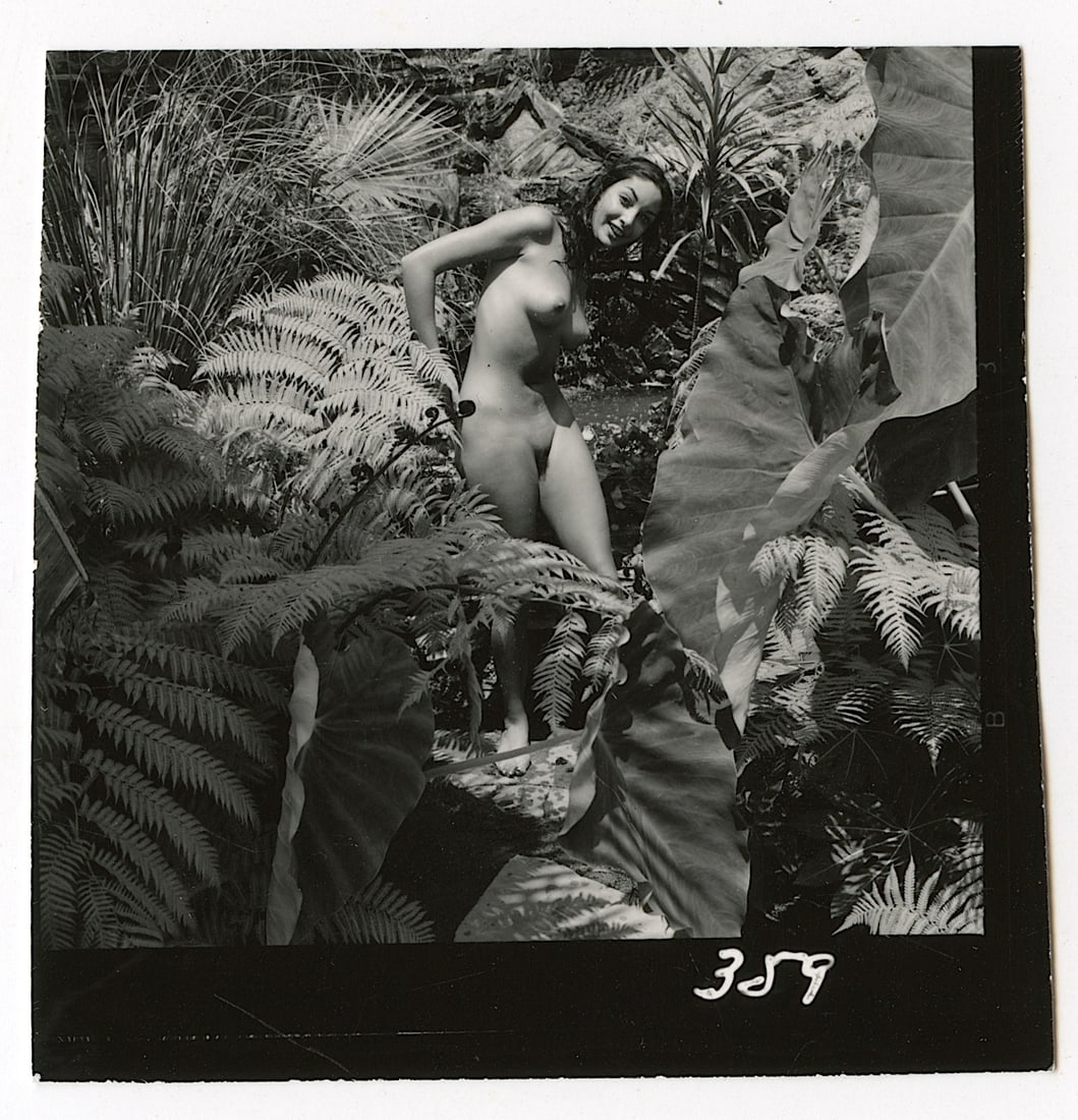 ANDRÉ DE DIENES Vintage Photo 1950s-1960s Nude Study: The provenance of this photo is from the archives of notable photographer André de Dienes.The dimensions are Approx. 2.75" x 2.75" (small variances can occur). This black and white gelatin photo was 