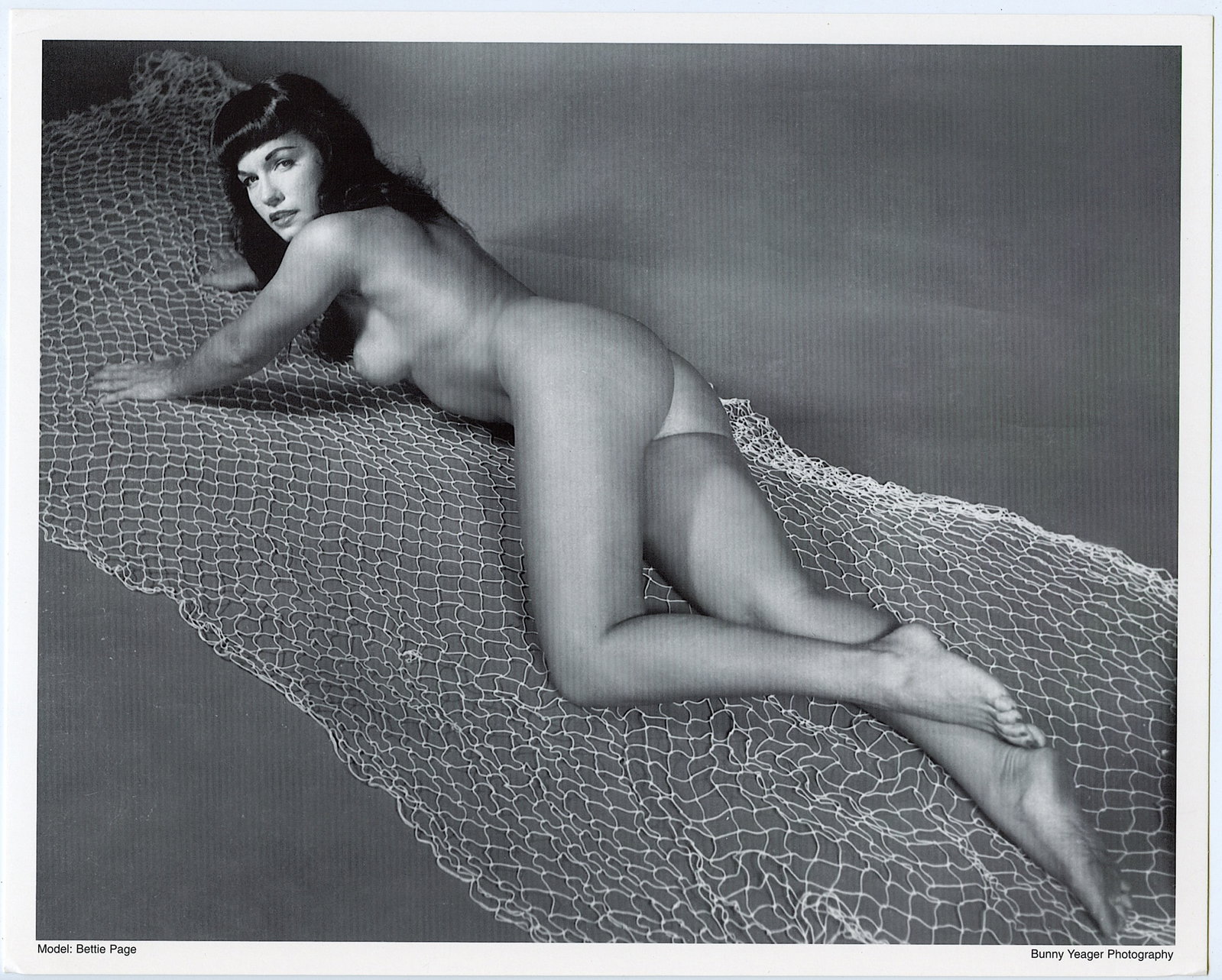 BUNNY YEAGER Vintage Pin Up Litho Model BETTIE PAGE: This lot is coming from Bunny Yeager's estate/archives. Linnea Eleanor "Bunny" Yeager (March 13, 1929 - May 24, 2014) was an American photographer and pin-up model. She met Bettie Page in 1954, and to