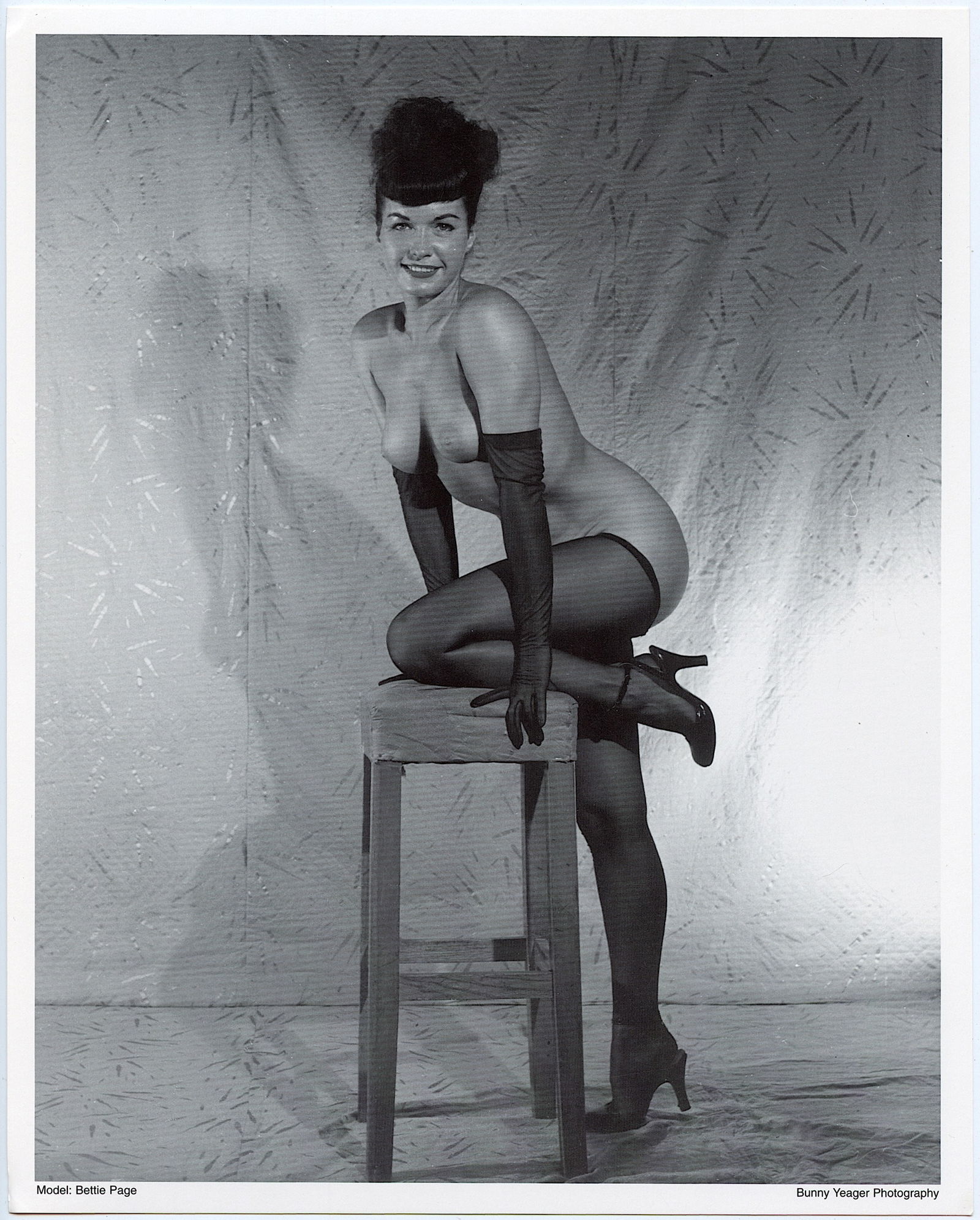 BUNNY YEAGER Vintage Pin Up Litho Model BETTIE PAGE: This lot is coming from Bunny Yeager's estate/archives. Linnea Eleanor "Bunny" Yeager (March 13, 1929 - May 24, 2014) was an American photographer and pin-up model. She met Bettie Page in 1954, and to