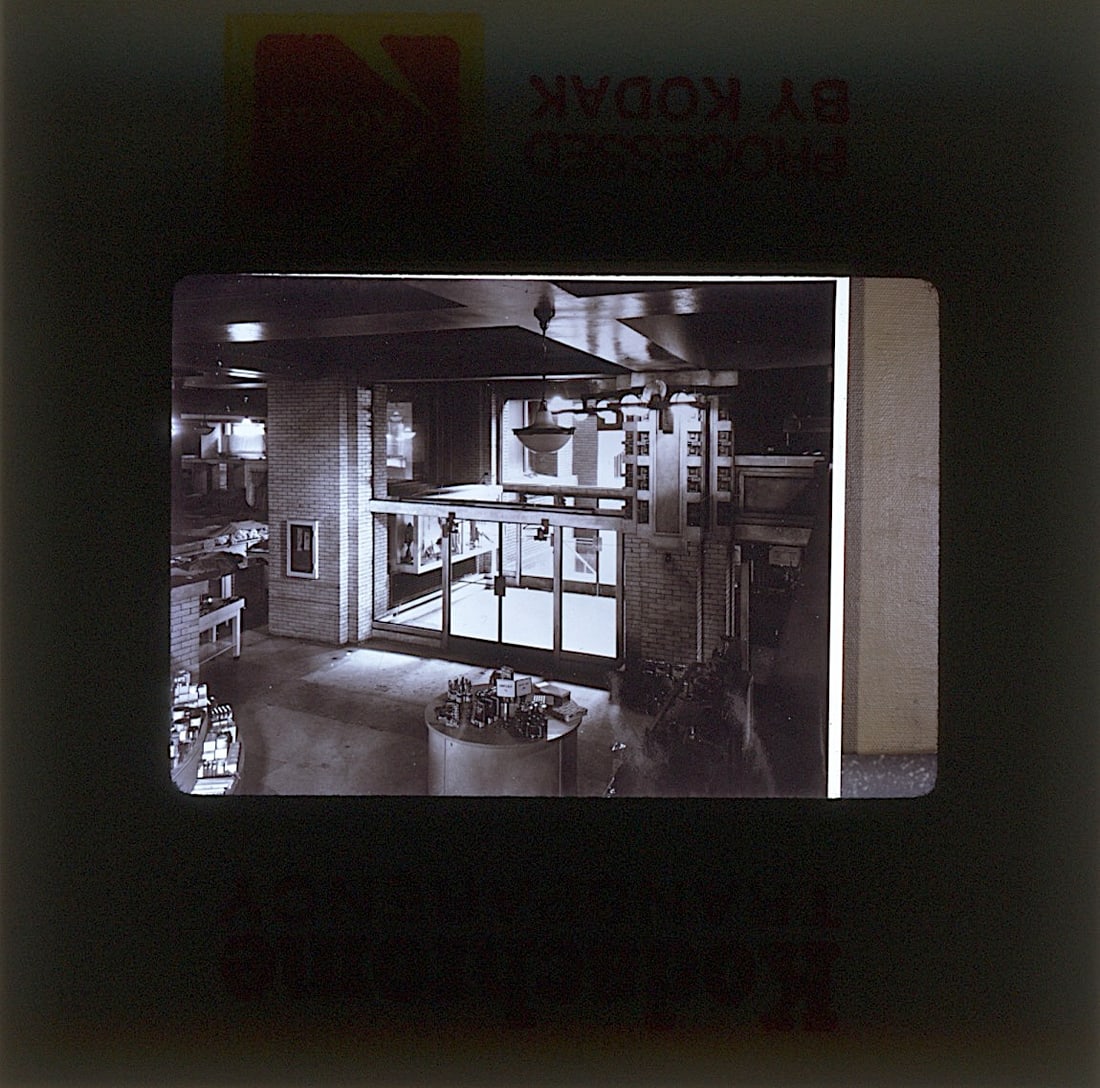 Art Original 20th C. 35mm Slide FRANK LLOYD WRIGHT (1867-1959): The provenance of this lot is from the estate of a deceased formal art collector in Miami, FL. We have included quality images to show it's actual condition. This lot is located in Boca Raton, Fl and