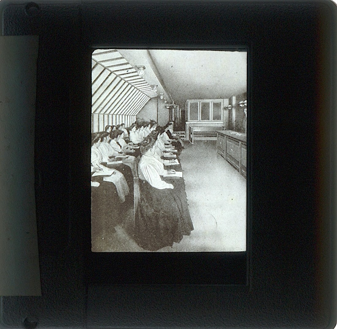 Art Original 20th C. 35mm Slide FRANK LLOYD WRIGHT (1867-1959): The provenance of this lot is from the estate of a deceased formal art collector in Miami, FL. We have included quality images to show it's actual condition. This lot is located in Boca Raton, Fl and