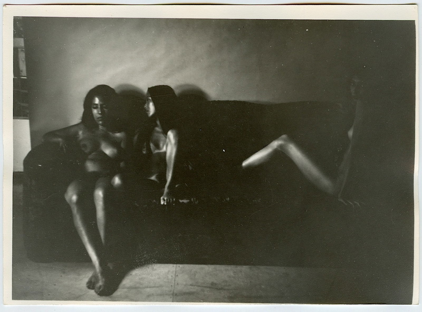 Vintage Original Photograph Pin Up Model 1950s / 60s 7" x 5": The provenance of this lot is from the a private collector in RI. We have included quality images to show it's actual condition. This lot is located in Boca Raton, Fl and its shipment will be made dir