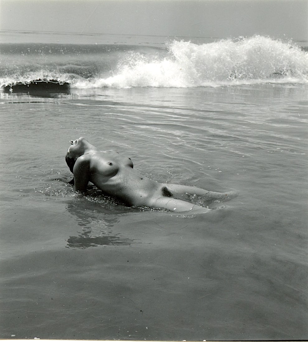 ANDRÉ DE DIENES Vintage Photo 1950s-1960s Nude Study: The provenance of this photo is from the archives of notable photographer André de Dienes.The dimensions are Approx. 2.75" x 2.75" (small variances can occur). This black and white gelatin photo was 