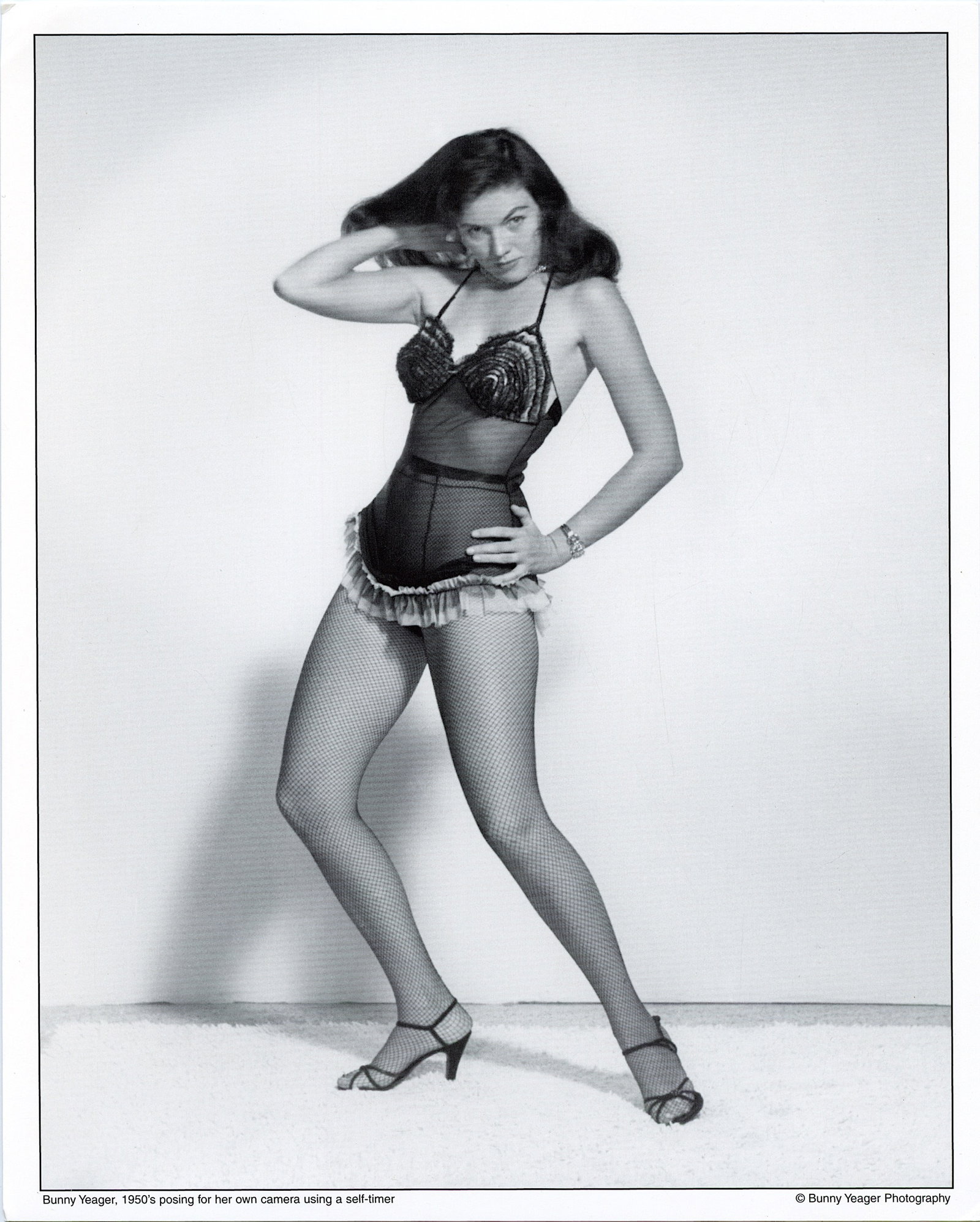 BUNNY YEAGER Vintage Pin Up Litho SELF-PORTRAIT: This lot is coming from Bunny Yeager's estate/archives. Linnea Eleanor "Bunny" Yeager (March 13, 1929 - May 24, 2014) was an American photographer and pin-up model. She met Bettie Page in 1954, and to