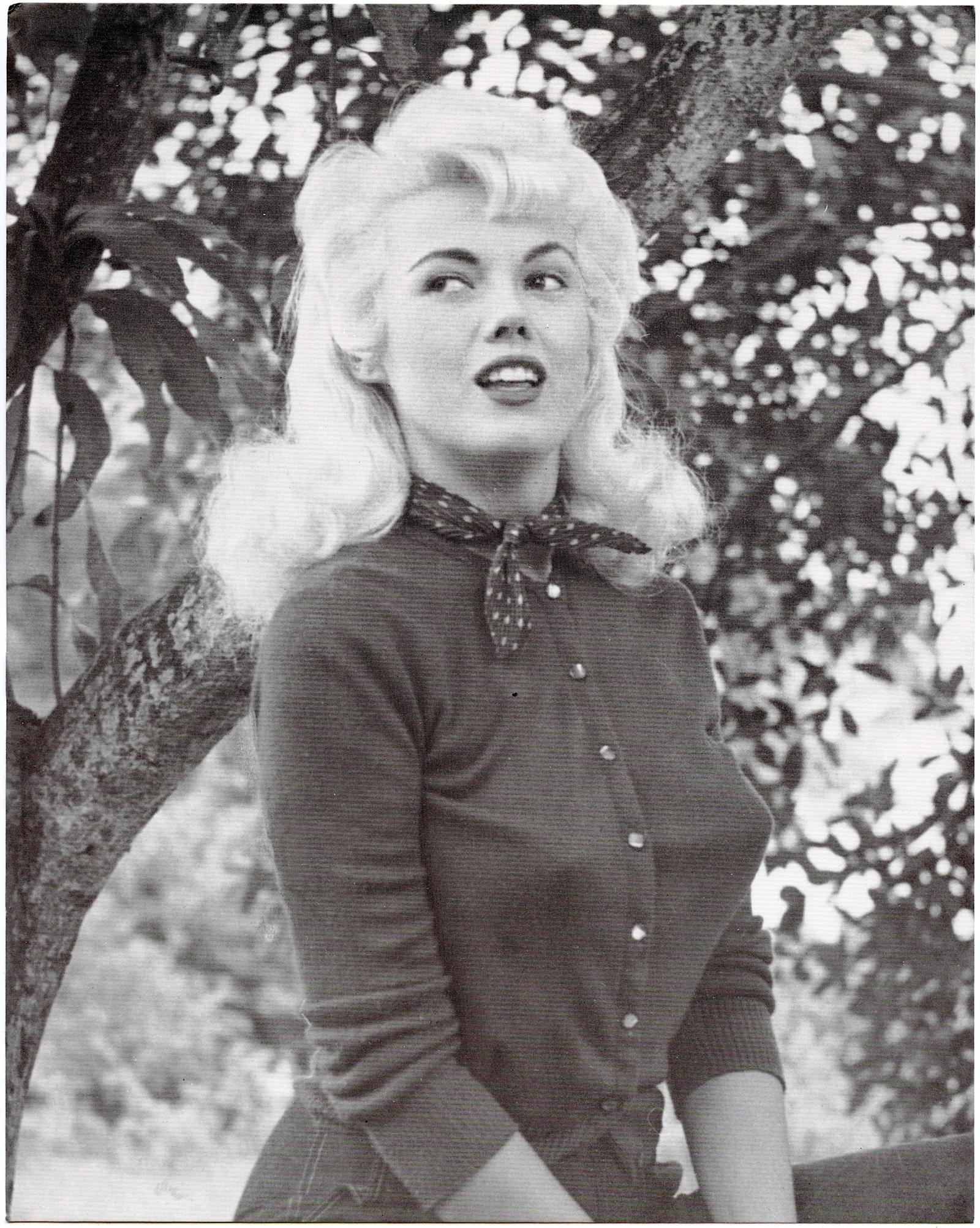 BUNNY YEAGER Vintage Pin Up Litho SELF-PORTRAIT: This lot is coming from Bunny Yeager's estate/archives. Linnea Eleanor "Bunny" Yeager (March 13, 1929 - May 24, 2014) was an American photographer and pin-up model. She met Bettie Page in 1954, and to