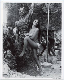 BUNNY YEAGER Vintage Pin Up Litho RUTH ANDERSON: This lot is coming from Bunny Yeager's estate/archives. Linnea Eleanor "Bunny" Yeager (March 13, 1929 - May 24, 2014) was an American photographer and pin-up model. She met Bettie Page in 1954, and to