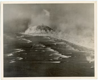 Vintage Official U.S. Navy Photograph Marines Invade Volcano Islands, 1945