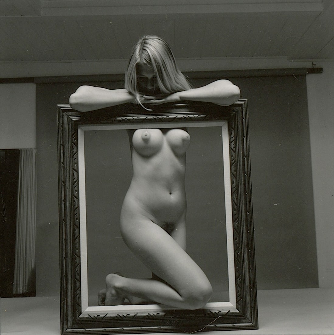 ANDRÉ DE DIENES Vintage Photo 1950s-1960s Nude Study: The provenance of this photo is from the archives of notable photographer André de Dienes.The dimensions are Approx. 2.75" x 2.75" (small variances can occur). This black and white gelatin photo was 
