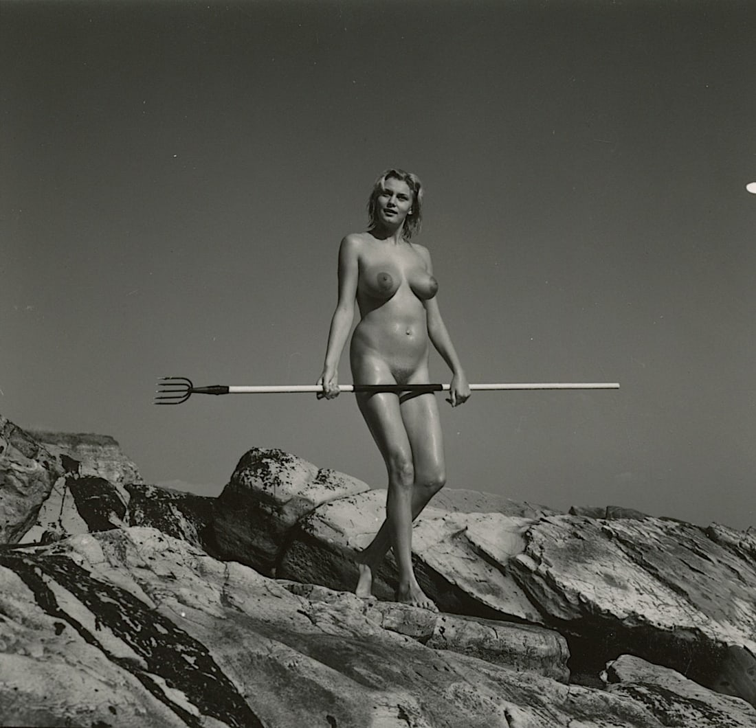 ANDRÉ DE DIENES Vintage Photo 1950s-1960s Nude Study: The provenance of this photo is from the archives of notable photographer André de Dienes.The dimensions are Approx. 2.75" x 2.75" (small variances can occur). This black and white gelatin photo was 